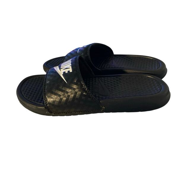 Nike  Women’s Benassi “Just Do It” Slip On Black White Sandal Slide Size 8 - Picture 4 of 6